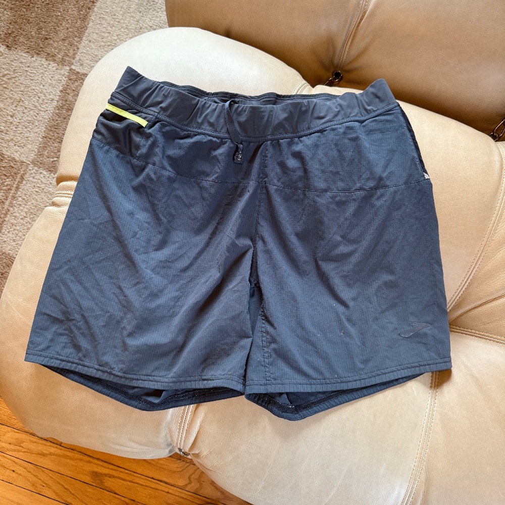 Brooks | Shorts with built in spandex